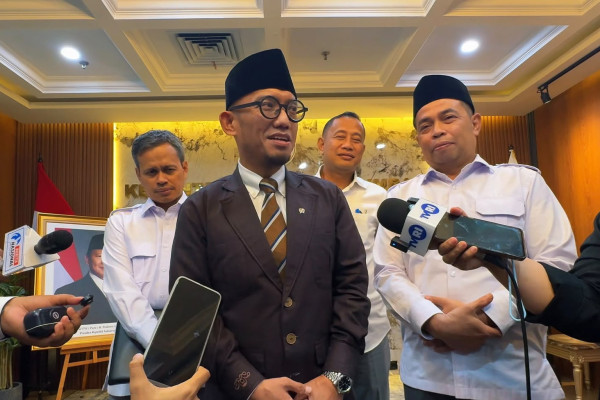 Wamenhaj Imbau Jemaah Umrah Gunakan Penerbangan Langsung demi Keamanan dan Ekonomi Nasional